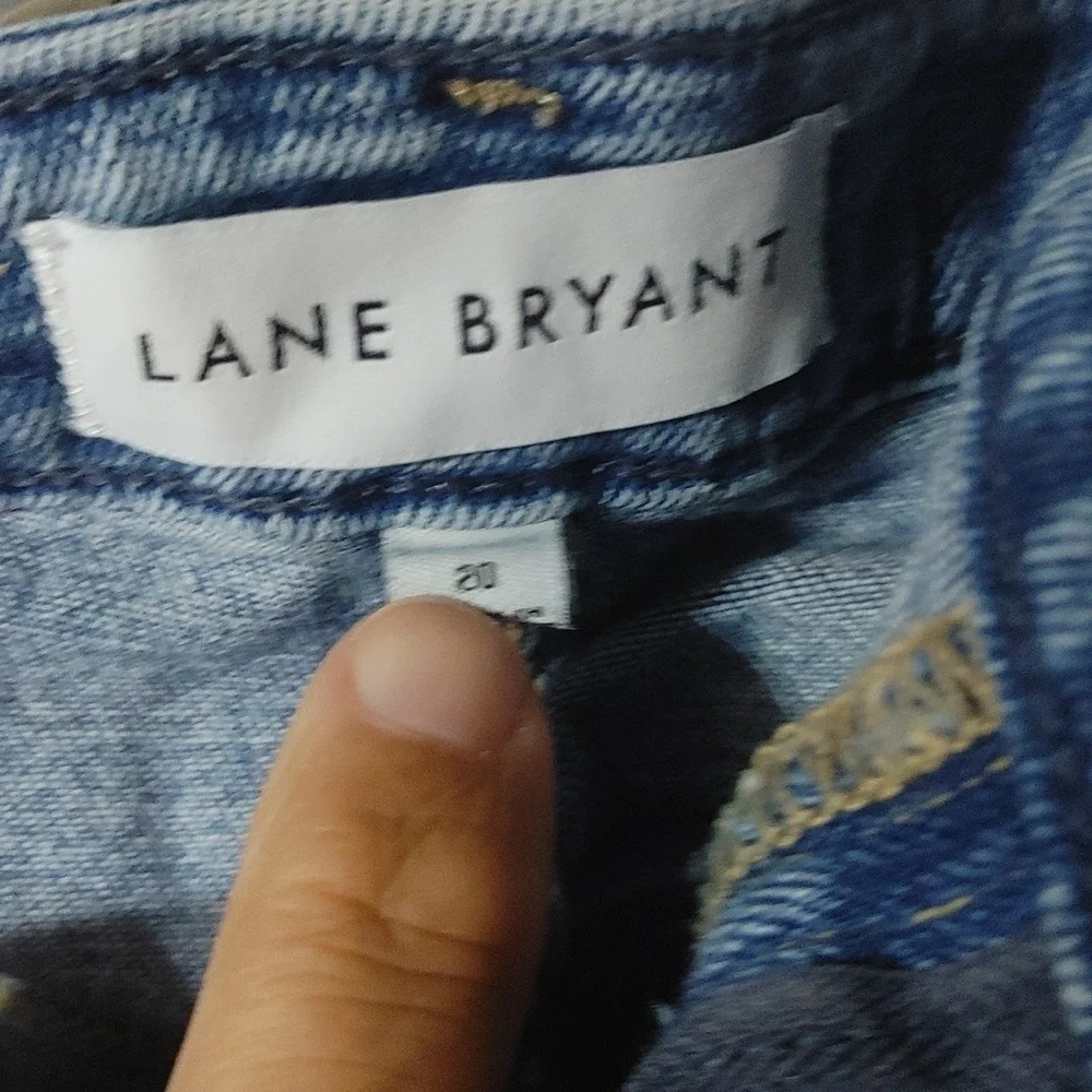 Women's Lane Bryant torn jeans. Size 20. - Picture 2 of 3